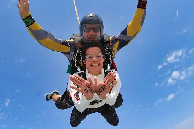 Dubai Skydive Tandem Over The Palm including Transfers - Who should book this tandem sky jump, and who should rethink it