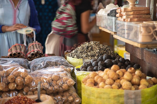 Dubai Souks, Food & Culture Walking Tour - Al Fahidi Historical Neighbourhood Sit-Down Emirati Meal
