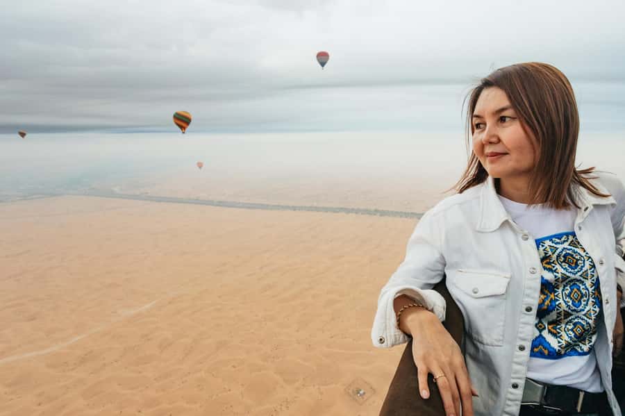 Dubai: Sunrise Balloon Flight with Camel Ride & Breakfast - Camel ride across the dunes: A short desert spin you can actually enjoy
