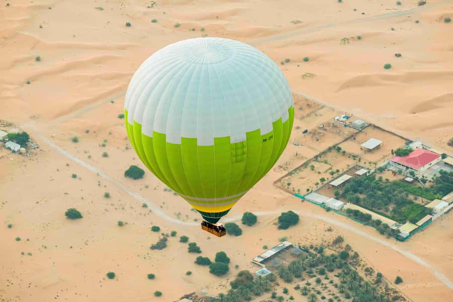 Dubai: Sunrise Hot Air Balloon Flight, Breakfast, Camel Ride - Welcome Drinks, Safety Briefing, and the Pre-Flight Rhythm