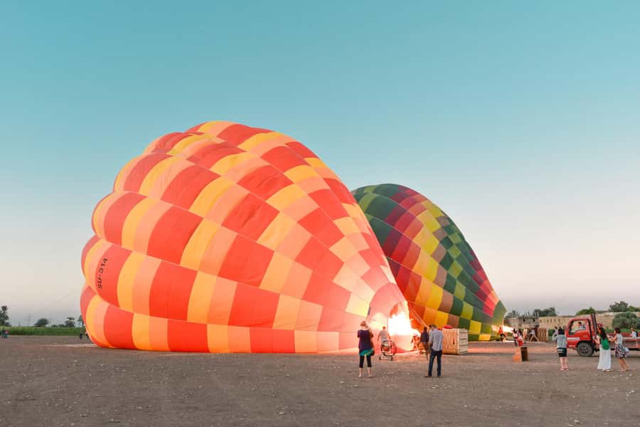 Dubai: Sunrise Hot Air Balloon Tour with E-Certificate - First Glance: What Makes This Dubai Morning Different