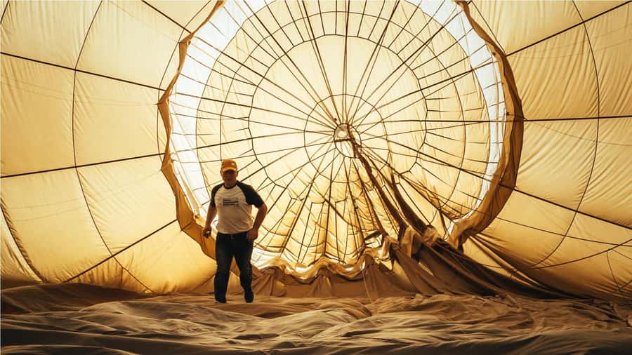 Dubai: Sunrise Hot Air Balloon Tour with E-Certificate - Watching the Ascent: Sunrise Light, Desert Color, and a Skyline That Appears Twice