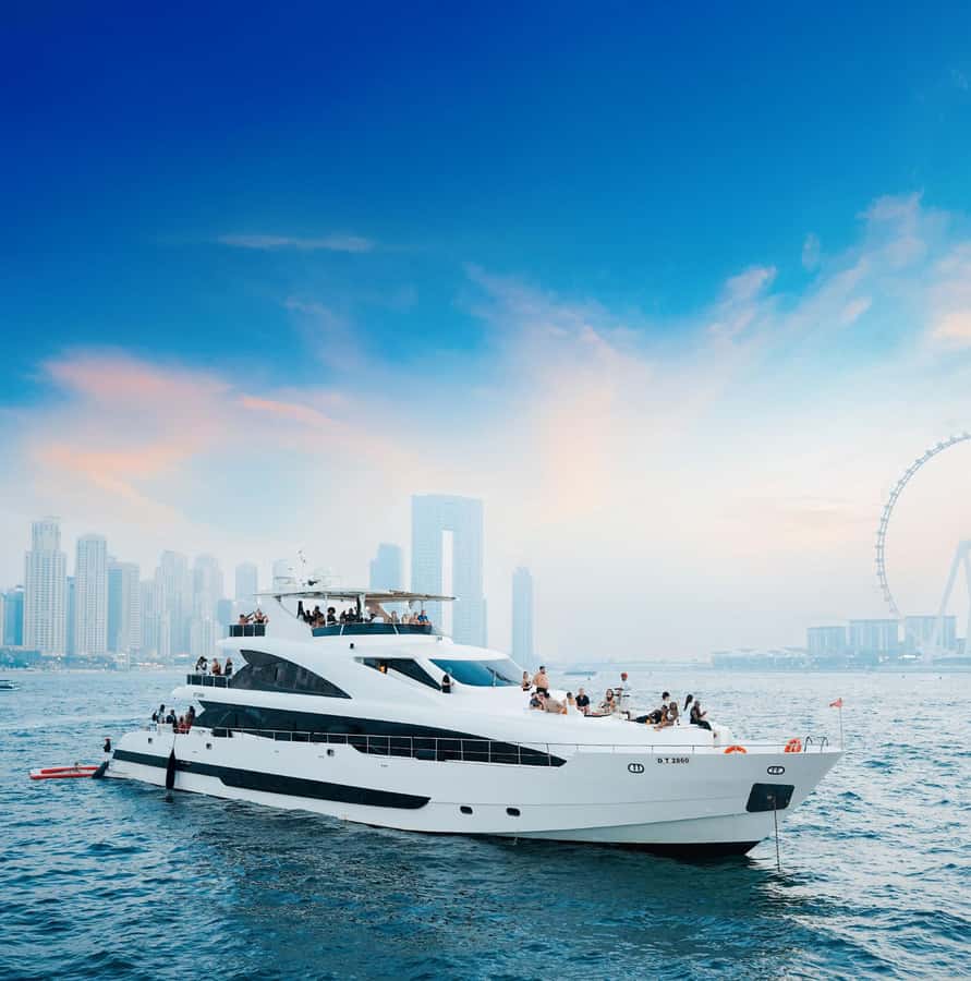 Dubai: Superyacht Experience with Live Music & Drinks - The layout: party up top, calmer time below