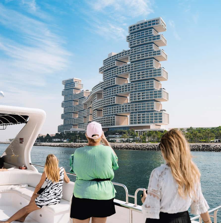 Dubai: Superyacht Experience with Live Music & Drinks - What the route looks like in practice: landmarks you might catch