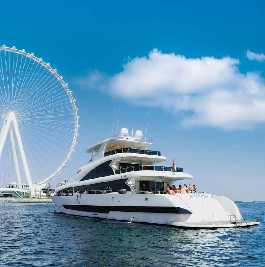 Dubai: Superyacht Experience with Live Music & Drinks - Boarding with a red-carpet feel, plus the shoe rule