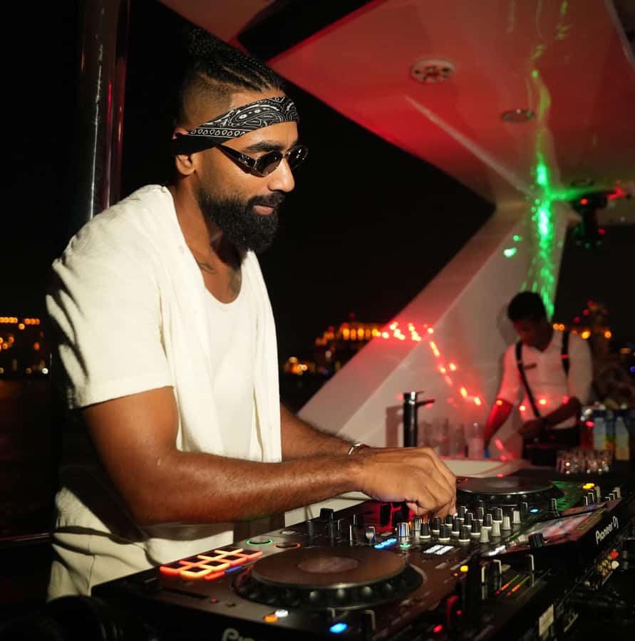 Dubai: Superyacht Experience with Party & Live DJ - Who This Fits Best (and Who Might Want a Different Night)