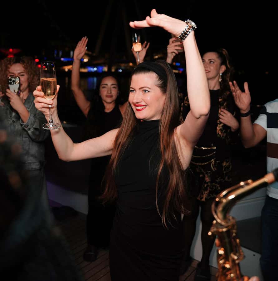 Dubai: Superyacht Experience with Party & Live DJ - Where You Meet (and How Not to Waste Time at the Gates)