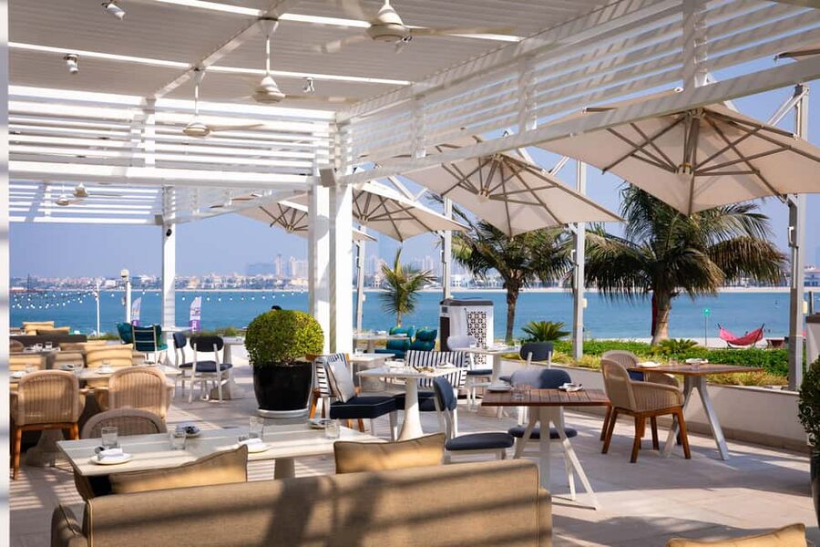 Dubai: The Palm Saturday Brunch with Unlimited Food & Drinks - Drinks packages: sparkling wine, Champagne, house wine and beer, or soft drinks