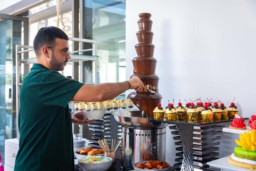 Dubai: The Palm Saturday Brunch with Unlimited Food & Drinks - Entertainment and kids club: face painting and bouncy castle