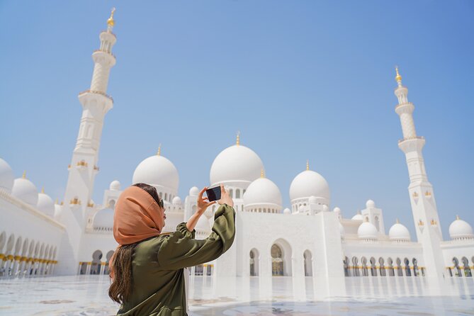 Dubai To Abu Dhabi: Grand Mosque, Royal Palace & Etihad Towers - Mosque Lunch Break: Where You Eat Is Up to You