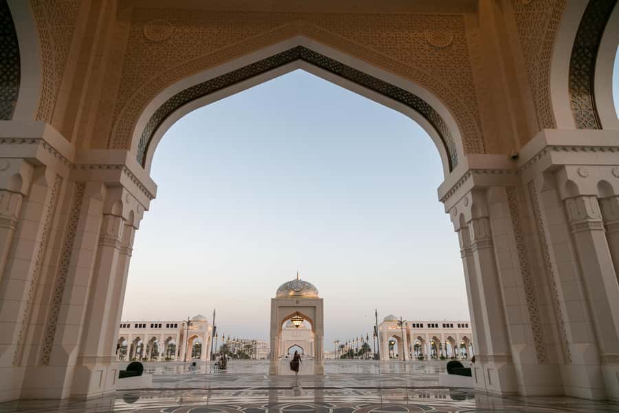 Dubai to Abu Dhabi Private Tour: Grand Mosque & Royal Palace - Who should book a Dubai to Abu Dhabi private tour like this