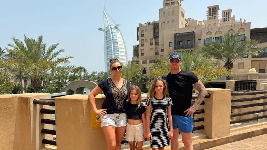 Dubai: Traditional and Modern Tour with Burj Khalifa Ticket - Dubai Mall evening time, fountains, and the path to Burj Khalifa