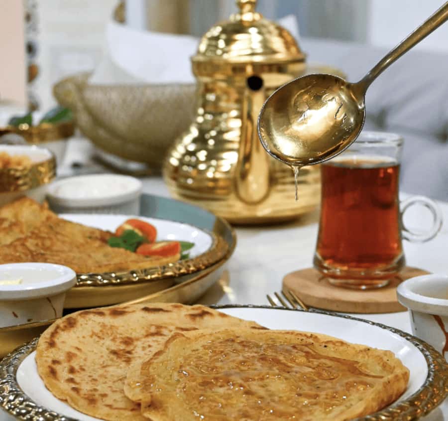 Dubai: Traditional Emirati Breakfast Experience - Timing Tips for Making the Most of the 1 Hour