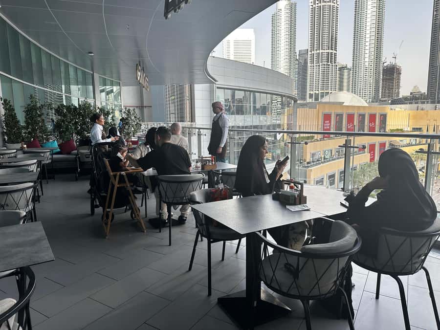 Dubai VIP Food Tour with 7+ Tastings & Burj Khalifa Access - Guide quality is the hidden ingredient