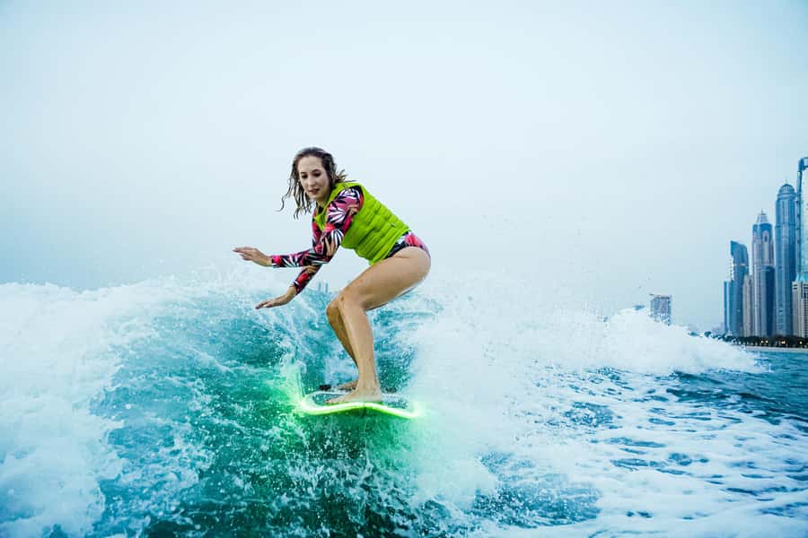 Dubai wakesurfing & wakeboarding: Snacks & drinks included! - Boat trips plus photos: turning your session into a real outing