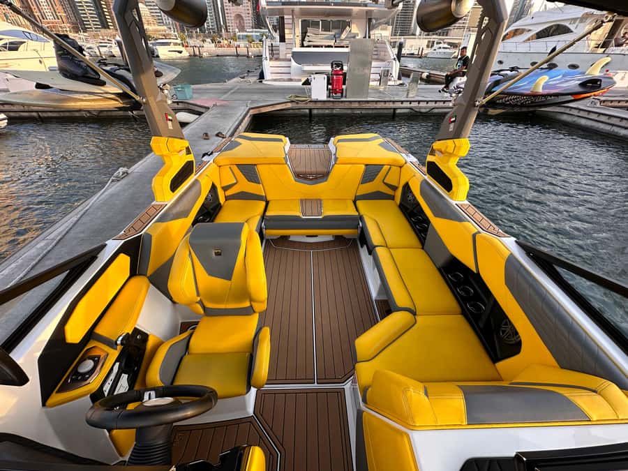 Dubai wakesurfing & wakeboarding: Snacks & drinks included! - Price check: $214 per group up to 6, where the value is