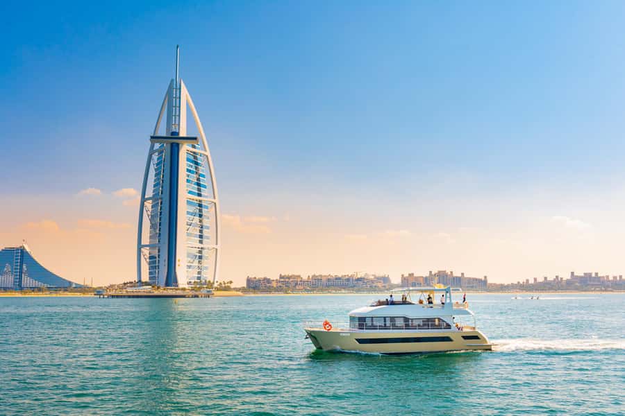 Dubai Waves & Dunes: Luxury Yacht Cruise w/ Red Dunes Safari - The desert photo stop: where your best shots usually happen