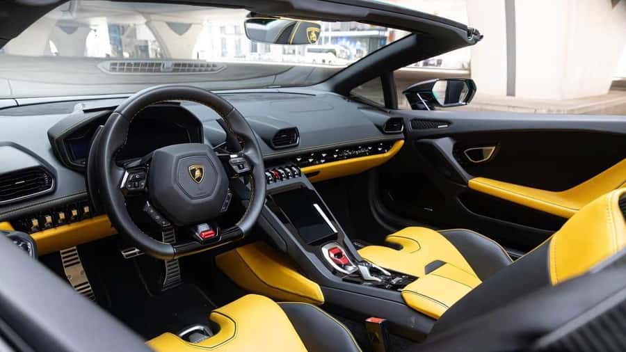 Experience Dubai in a Lamborghini - Private Group for Up to 2: Who This Is Best For