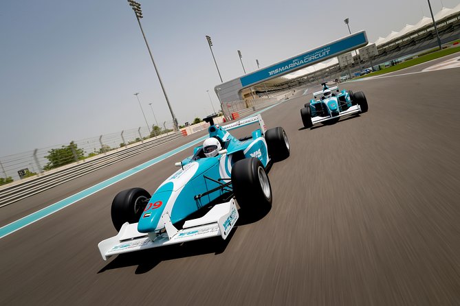 Formula Yas 3000 Driving Experience _ Full - Friends watching and the onboard video option