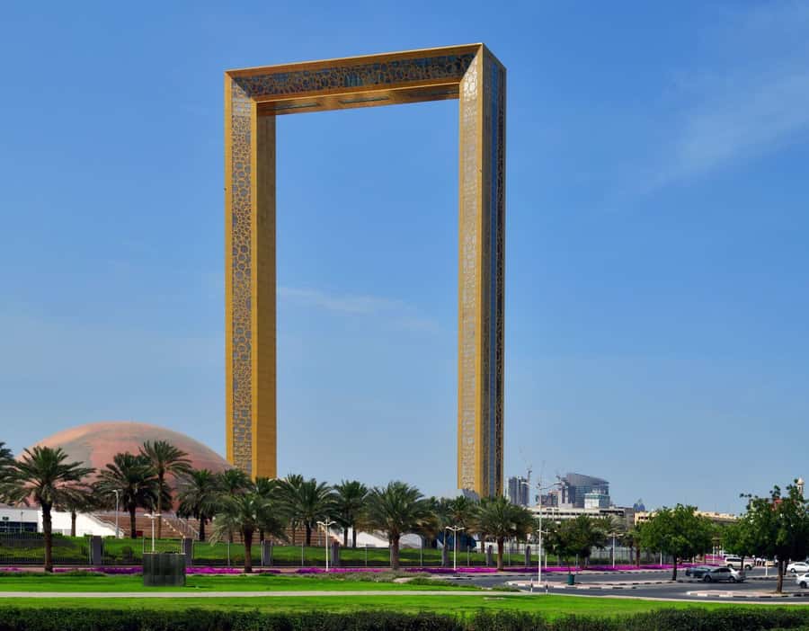 From Abu Dhabi: Dubai City Tour with Frame & Abra Boat Ride - The guide makes or breaks the day