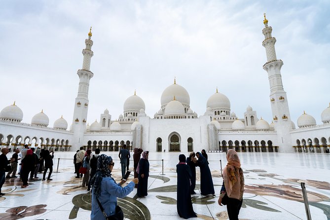 From Abu Dhabi: Grand Mosque, Qasr Al Watan Palace & Etihad Tower - Getting oriented fast, from White Pearl mosque to palace views