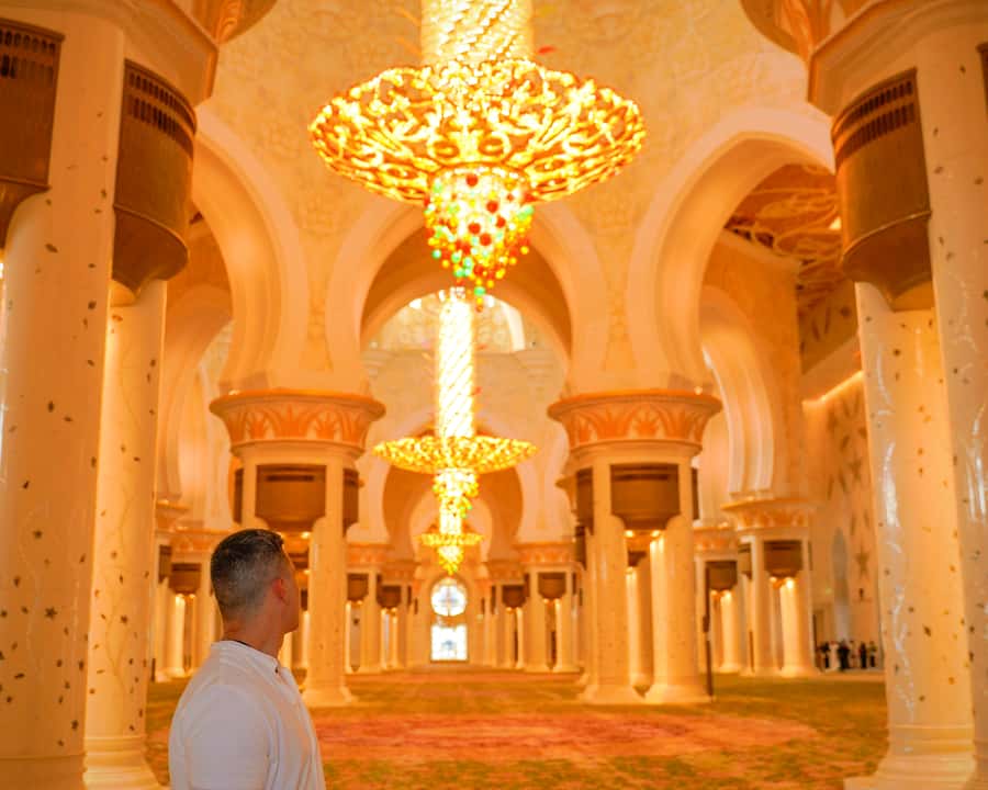 From Abu Dhabi: Grand Mosque, Royal Palace, and Etihad Tower - Lunch Break at the Mosque Mall: Quick Food, No Included Meal