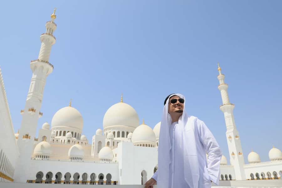 From Abu Dhabi: Half-Day Sheikh Zayed Mosque Guided Tour - Sheikh Zayed Grand Mosque in a tight half-day window