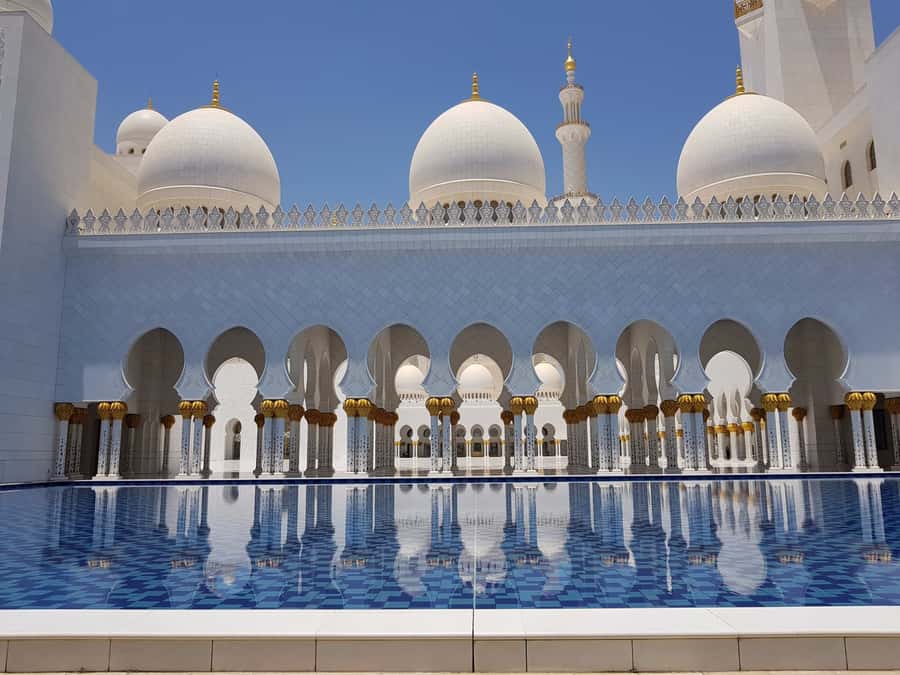 From Dubai: Abu Dhabi City Tour - Heritage Village: customs first, oil story second