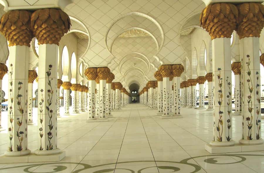 From Dubai: Abu Dhabi City Tour With Louvre Museum - Lunch break in Abu Dhabi, and how to plan your energy
