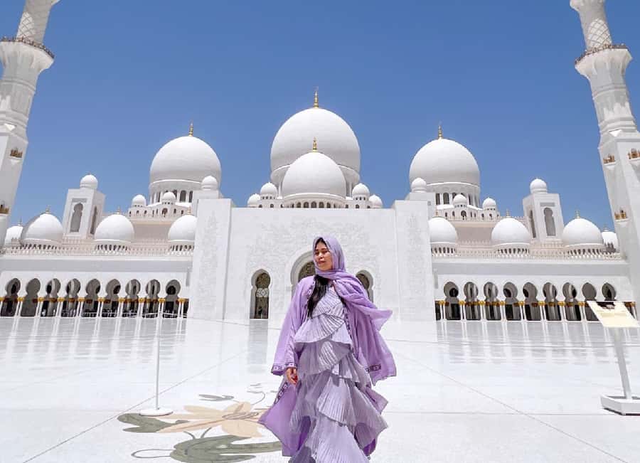 From Dubai: Abu Dhabi City Tour With teamLab Experience - Sheikh Zayed Grand Mosque: the main event, and how to get the best visit