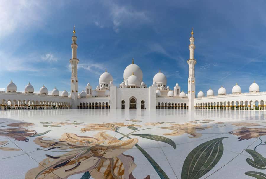 From Dubai: Abu Dhabi Grand Mosque & Louvre Museum Full-Day - The guide role: how stories make the buildings click