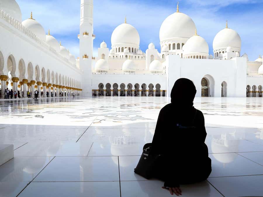 From Dubai: Abu Dhabi Grand Mosque Visit & Theme Park Option - Corniche views and the Emirates Palace drive: the easy win between stops