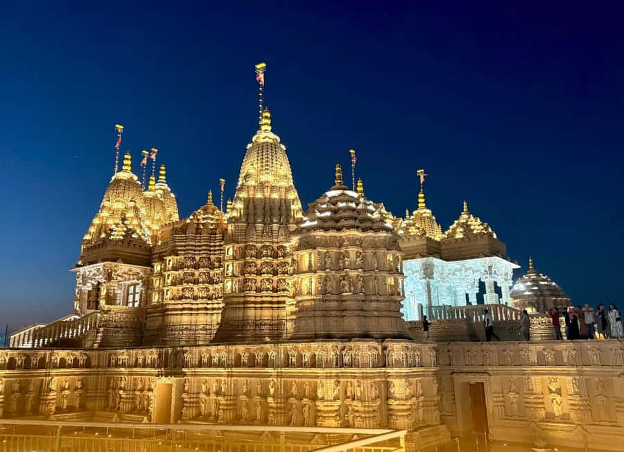 From Dubai: BAPS Hindu Temple And Sheikh Zayed Mosque Tour - Dubai to Abu Dhabi, the easy way to do the must-sees