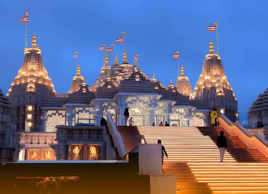 From Dubai: BAPS Hindu Temple And Sheikh Zayed Mosque Tour - Photography and dress code: the two things that can make or break your photos