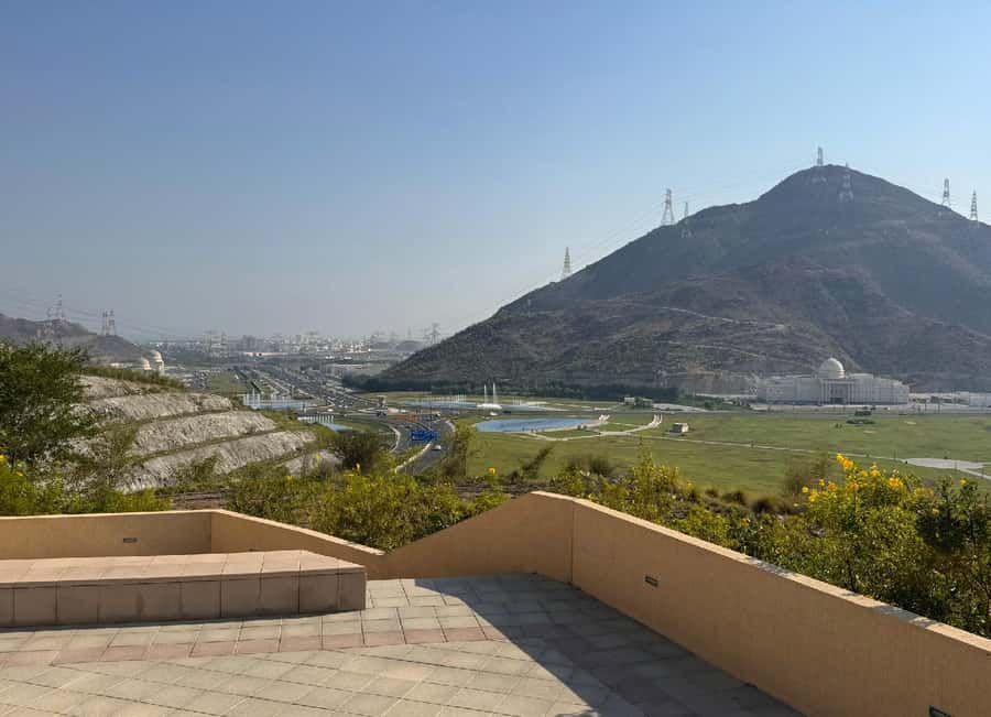 From Dubai: Fujairah City Tour - Friday Market stop: good for legs, optional for shopping