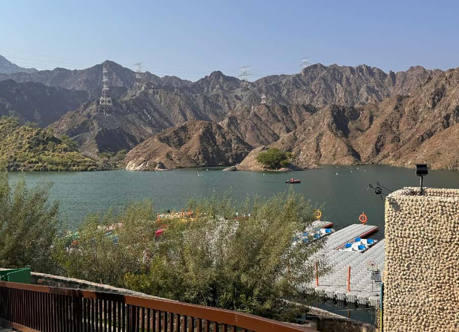 From Dubai: Fujairah City Tour - Sheikh Zayed Grand Mosque in Fujairah: major architecture, with real-world limits