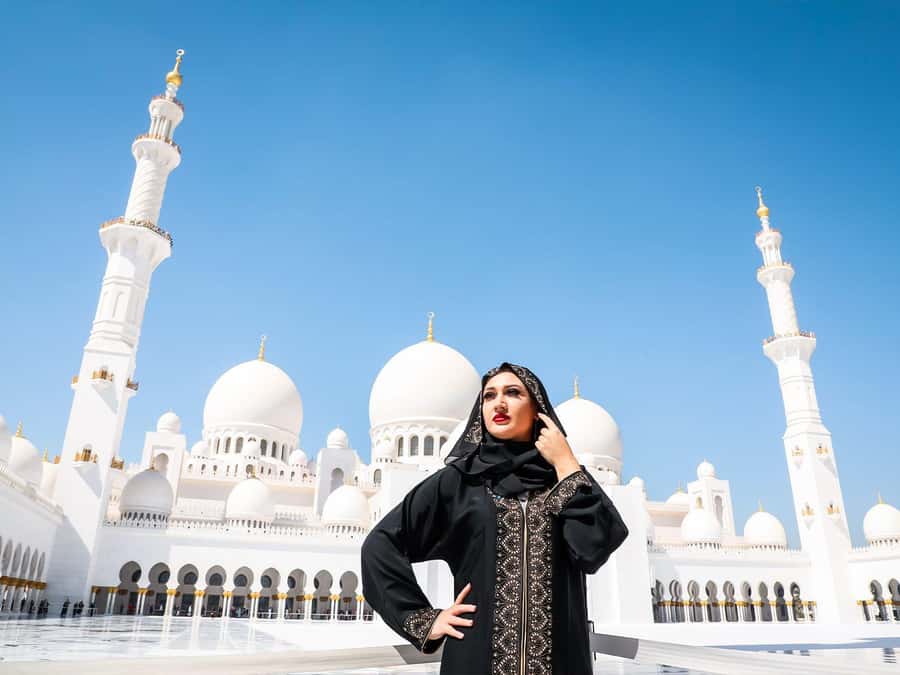 From Dubai: Full Day City Tour, Grand Mosque, Qasr Al Watan - Louvre Abu Dhabi and Corniche backdrops, fast pictures with big payoff