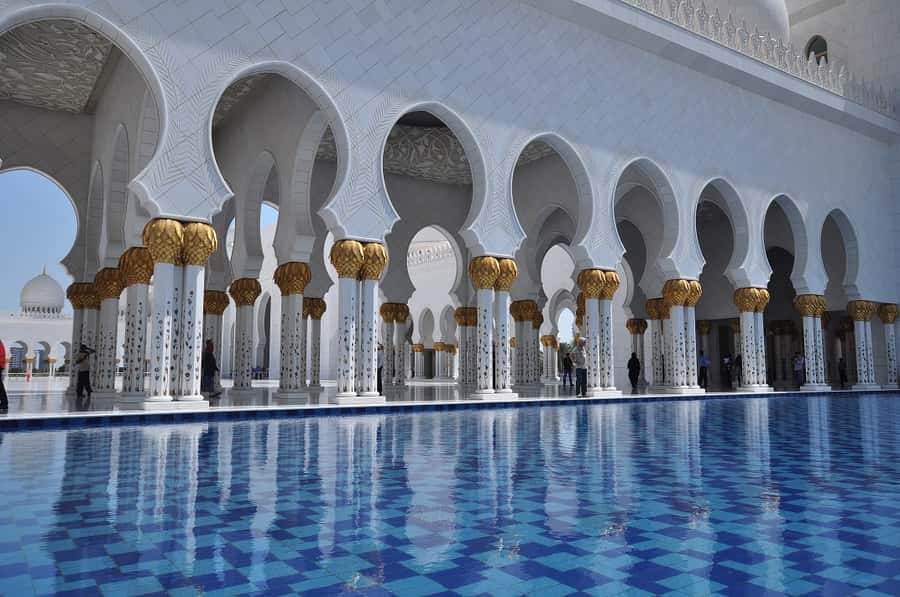 From Dubai: Full Day City Tour, Grand Mosque, Qasr Al Watan - Marina Mall lunch break, use it wisely