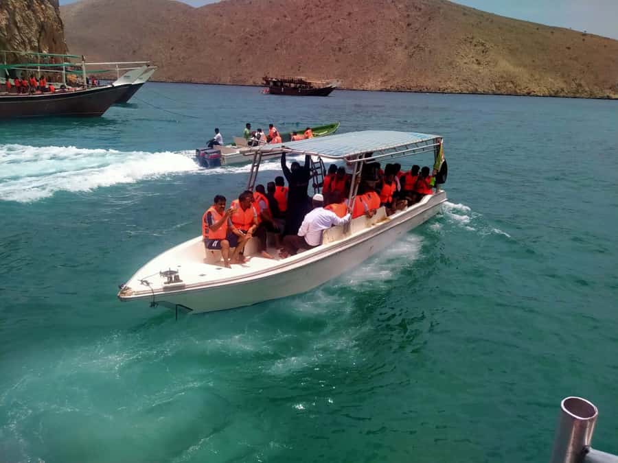 From Dubai/Sharjah/RAK: Dibba Musandam Trip & Dhow Cruise - From pickup to dhow: how the transportation really feels