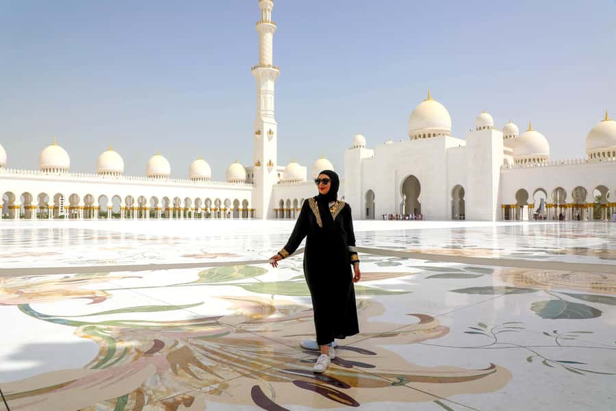 From Dubai: Sheikh Grand Zayed Mosque & Ferrari World Trip - Photography Tips and Etiquette So You Don’t Feel Rushed