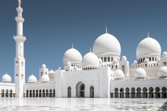 Full-day City Tour from Dubai to Abu Dhabi - Corniche Beach: 15 minutes for photos and fresh air