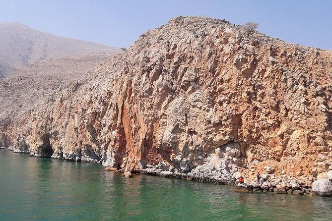 Full Day Musandam Cruise with Lunch and Snorkelling from Dubai - Staff and the small comforts that make a long day work