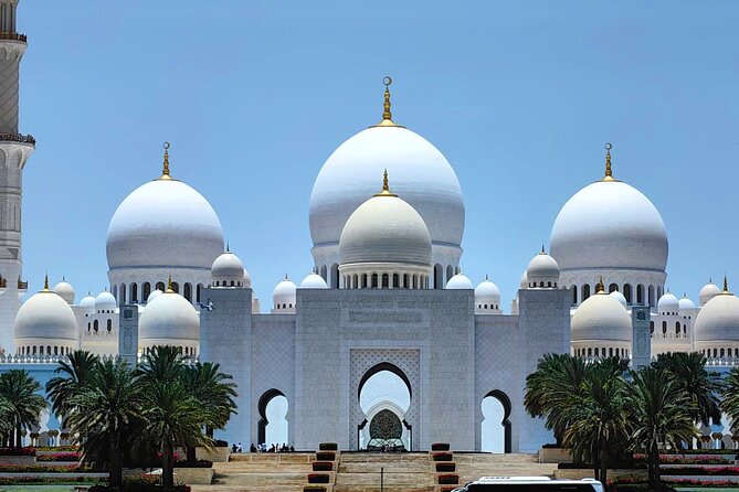 Full Day Shared Tour to Abu Dhabi City - Sheikh Zayed Grand Mosque Center: the main architectural moment