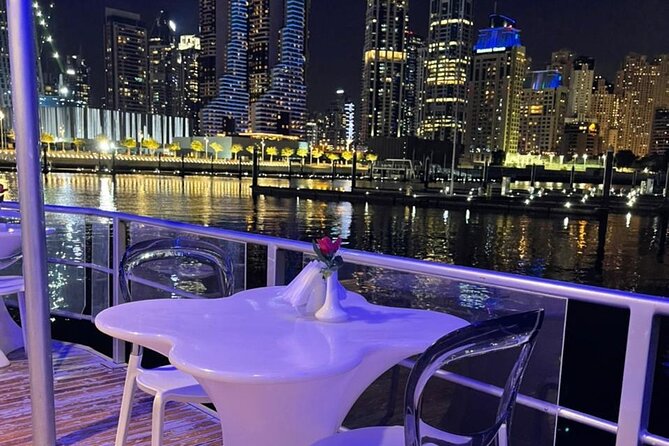 Glass Cruise in Dubai Marina with Dinner - Dinner on a catamaran: what’s included and what to expect