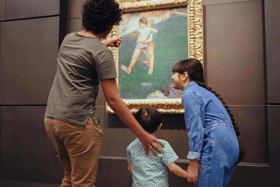 Louvre Abu Dhabi: Join an Express Guided Tour - What you’ll actually do during the 45-minute guided highlight walkthrough