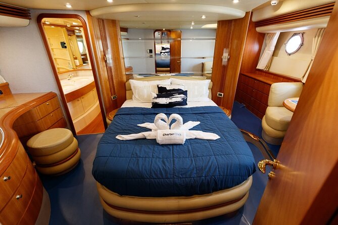 Luxury Yacht Private Rental from Dubai Marina - Timing Tips for Day Views and Night Views