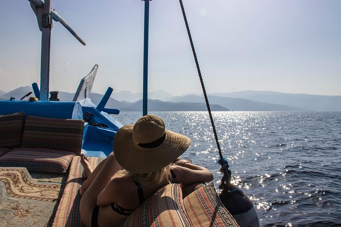 Musandam Khasab Day Trip and Dhow Cruise from Dubai - Boarding the traditional dhow: what your 6 hours feel like