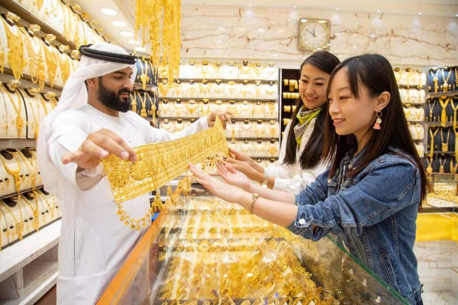 Old Dubai Heritage Tour: Souks, Mosques & more hidden gems! - Souk Madinat Jumeirah near Burj Al Arab: quick photos, clean exit