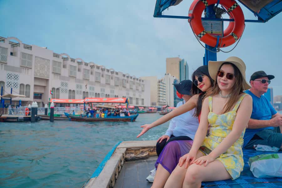 Old Dubai Historic Guided Tour: Creek, Street Food & Souks - Emirati Heritage House: Coffee, Dates, and Old-Family Photos