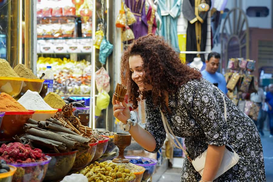 Old Dubai: Premium Guided Tour with Street Food & Abra Ride - Al Fahidi Fort photo stop: small time, big context